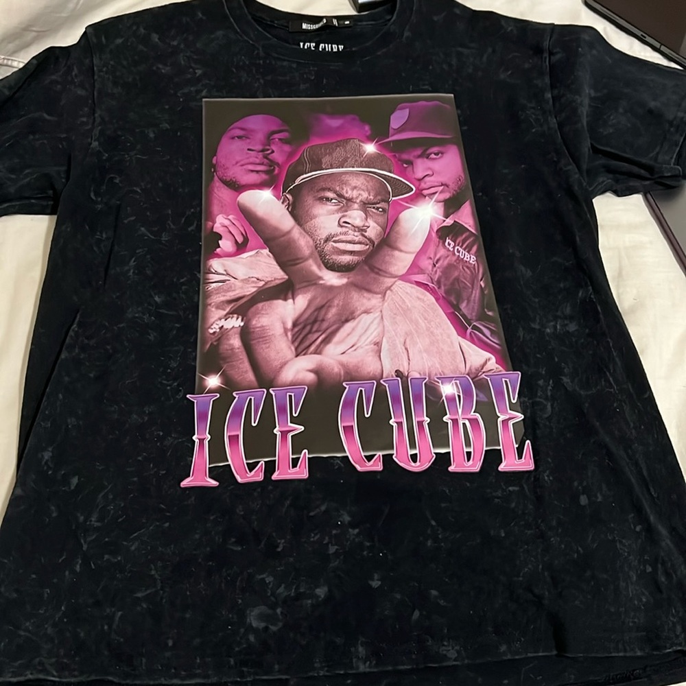 Graphic tee